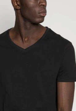 Pier One 5 PACK - T-Shirt Basic - White/blue/black 13 Pier One 5 PACK - T-Shirt Basic - White/blue/black -Bekleidungsgeschäft 04339dc8a41b4f87892bcf5988fa14bc