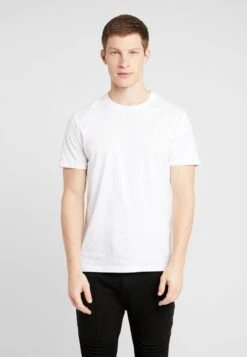Pier One T-Shirt Basic - White 10 Pier One T-Shirt Basic - White -Bekleidungsgeschäft 09629680fd4c490bb0c8df506a9891fc