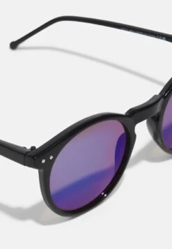 Pier One UNISEX - Sonnenbrille - Black/blue 11 Pier One UNISEX - Sonnenbrille - Black/blue -Bekleidungsgeschäft 11f17cbd777a412ba39007dce293526f