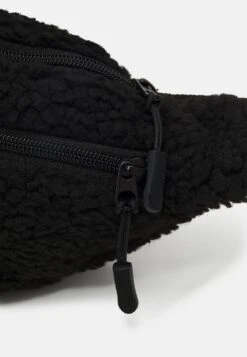 Pier One UNISEX - Gürteltasche - Black -Bekleidungsgeschäft 1359e1e4577d4f99aa4271e5fdf8ee11