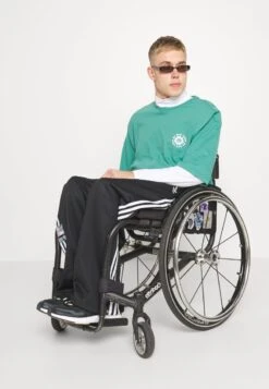 YOURTURN UNISEX - T-Shirt Print - Green 13 YOURTURN UNISEX - T-Shirt Print - Green -Bekleidungsgeschäft 182119cd7d244d3eb03c38f45e879a26