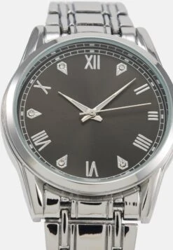 Pier One Uhr - Silver-coloured -Bekleidungsgeschäft 1a135a3d600e4818a948a57621d2eb8b