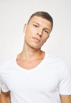 Pier One 2 PACK - T-Shirt Basic - White 11 Pier One 2 PACK - T-Shirt Basic - White -Bekleidungsgeschäft 2464778c5d314b51b098f8e722d959b0