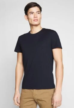 Pier One 2 PACK - T-Shirt Basic - White/dark Blue 10 Pier One 2 PACK - T-Shirt Basic - White/dark Blue -Bekleidungsgeschäft 29e824f9825c4b58be6620e83ee4ac6b