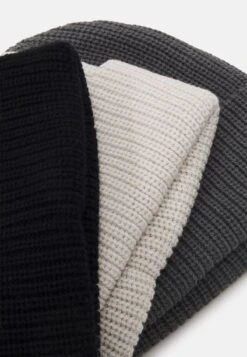 Pier One UNISEX 3 PACK - Mütze - Black/dark Grey/off-white/ 11 Pier One UNISEX 3 PACK - Mütze - Black/dark Grey/off-white/ -Bekleidungsgeschäft 2a1daa058c674c9dbb0074799d429f4b