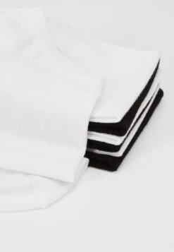Pier One 7 PACK - Socken - White/black 10 Pier One 7 PACK - Socken - White/black -Bekleidungsgeschäft 2c69c9ae8f494ad1b40f2ced9f1674eb