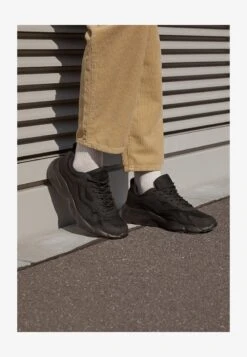 YOURTURN UNISEX - Sneaker Low - Black -Bekleidungsgeschäft 3c4212c7515d4c01b4e62b5cb3b1bfbb