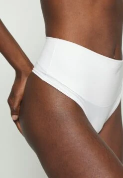 Spanx COTTON COMFORT THONG - String - White -Bekleidungsgeschäft 45d6754fcd2a476688f498cd73a16137