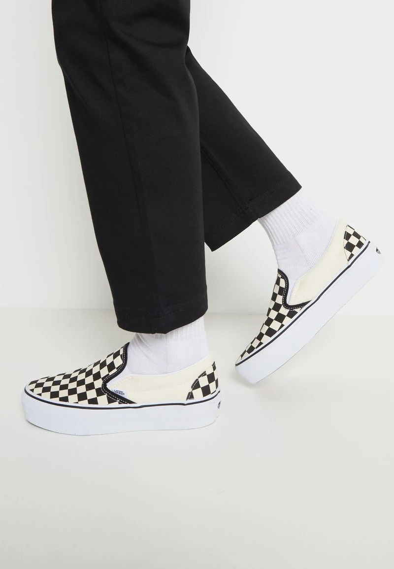 Vans UA CLASSIC SLIP-ON PLATFORM - Slipper - Black/white 3 Vans UA CLASSIC SLIP-ON PLATFORM - Slipper - Black/white