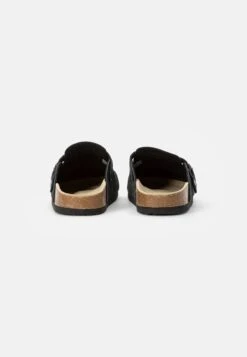 Pier One Pantolette Flach - Black 10 Pier One Pantolette Flach - Black -Bekleidungsgeschäft 4d309a52050a4badb4012456e00dd92b