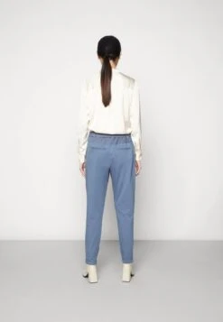 Kaffe JILLIAN BELT PANTS - Stoffhose - Vintage Indigo 10 Kaffe JILLIAN BELT PANTS - Stoffhose - Vintage Indigo -Bekleidungsgeschäft 51aba4c9d6d94e83b08df62648fd6621