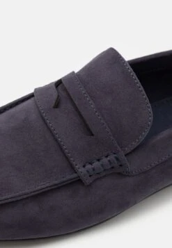 Pier One Slipper - Dark Blue 13 Pier One Slipper - Dark Blue -Bekleidungsgeschäft 59b7f0e7b6cd417f888bfb8fe26eb840