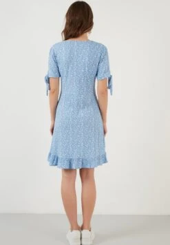 LELA FLORAL RUFFLE DETAIL - Freizeitkleid - Baby Blue 10 LELA FLORAL RUFFLE DETAIL - Freizeitkleid - Baby Blue -Bekleidungsgeschäft 62cc863f67e24bcaab8be6c6b9bd12e5