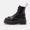 Dr. Martens JADON HARNESS UNISEX - Schnürstiefelette - Black Paris -Bekleidungsgeschäft 631a27d10d954ba98560923531f09344