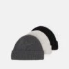 Pier One UNISEX 3 PACK - Mütze - Black/dark Grey/off-white/ 1 Pier One UNISEX 3 PACK - Mütze - Black/dark Grey/off-white/ -Bekleidungsgeschäft 6ff45e637c064289bc89bdd981008db1