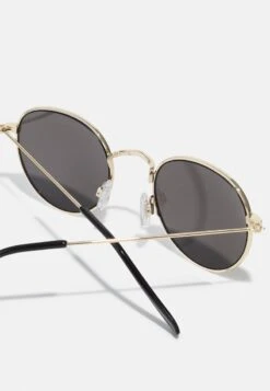 Pier One UNISEX - Sonnenbrille - Black/gold -Bekleidungsgeschäft 7069e7f182e7433fa78a51506b246f89