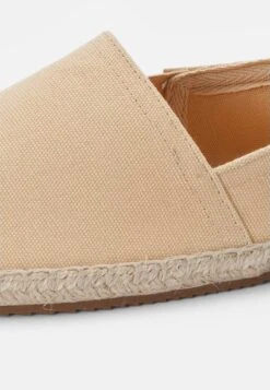 Pier One RENA ESPADRILLE UNISEX - Espadrille - Beige 13 Pier One RENA ESPADRILLE UNISEX - Espadrille - Beige -Bekleidungsgeschäft 7bf9f79cf7ad4df8a90b17f86d74fca8
