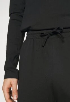 Pier One Nachtwäsche Set - Black -Bekleidungsgeschäft 842cc55e81224f6ca06ad94aae25d25c