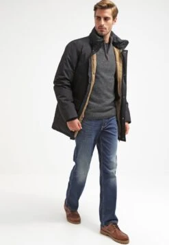 Neu eingetroffen -Bekleidungsgeschäft 87482a31fdb4414d885d5c4c51500d68