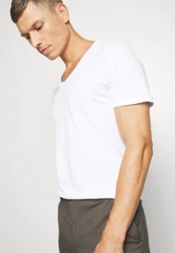 Pier One 2 PACK - T-Shirt Basic - White 12 Pier One 2 PACK - T-Shirt Basic - White -Bekleidungsgeschäft 8a50f47374ab42e380a66ae8b1778f0e