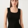 LELA SQUARE NECK LACE DETAILED ATHLETE - Top - Black -Bekleidungsgeschäft 9419b9799d704da9b715bd0fd3ac7d76