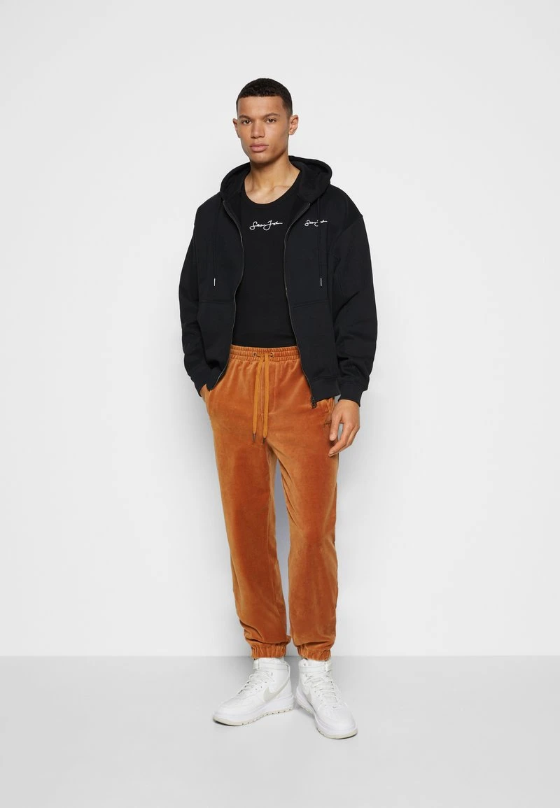 Sean John SCRIPT LOGO ESSENTIAL - Jogginghose - Cognac 8 Sean John SCRIPT LOGO ESSENTIAL - Jogginghose - Cognac – Bild 6