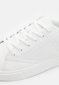 Pier One UNISEX - Sneaker Low - White -Bekleidungsgeschäft 9df20e8fbfac4dbbaad7e726f8a84e52