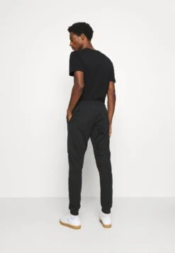 Pier One Jogginghose - Black 10 Pier One Jogginghose - Black -Bekleidungsgeschäft a1b709fa2c32431482f95b3eb7300192