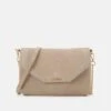 Anna Field LEATHER - Clutch - Taupe -Bekleidungsgeschäft a5f4431c1d2e458ea602b72891a5068e