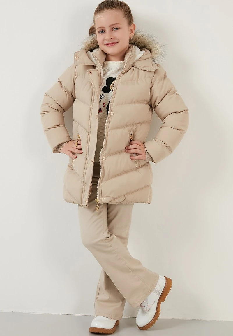 LELA Wintermantel - Stone Colored 3 LELA Wintermantel - Stone Colored