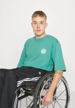 YOURTURN UNISEX - T-Shirt Print - Green 11 YOURTURN UNISEX - T-Shirt Print - Green -Bekleidungsgeschäft c4ee4c172e4a46e4ad5113d156b0c0d5