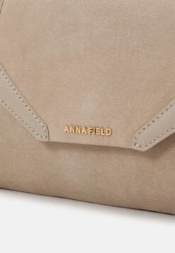 Anna Field LEATHER - Clutch - Taupe -Bekleidungsgeschäft c933426553bb4831a448eeab65bcefad