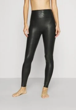 Spanx FAUX LEATHER MOTO LEGGINGS - Leggings - Strümpfe - Black -Bekleidungsgeschäft cc168e241a1148cabebdf661ebda73b3