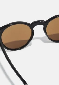 Pier One UNISEX - Sonnenbrille - Black/blue 10 Pier One UNISEX - Sonnenbrille - Black/blue -Bekleidungsgeschäft da9c902c3c0f42ed9cb742aef3377db0