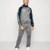Champion NEW YORK YANKEES TRACKSUIT - Trainingsanzug - Grey/dark Blue -Bekleidungsgeschäft db5d31f621df454fb45f5811173f5869