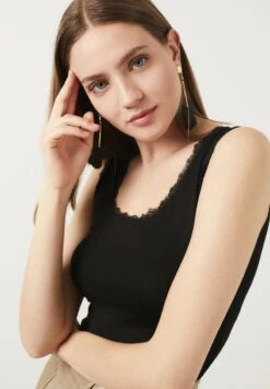 LELA SQUARE NECK LACE DETAILED ATHLETE - Top - Black 10 LELA SQUARE NECK LACE DETAILED ATHLETE - Top - Black -Bekleidungsgeschäft e2340b796f3e486fba812efec536182f