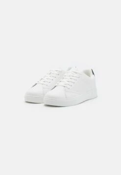 Pier One UNISEX - Sneaker Low - White -Bekleidungsgeschäft e56f5cb38e914c25adbd375aedd2e023