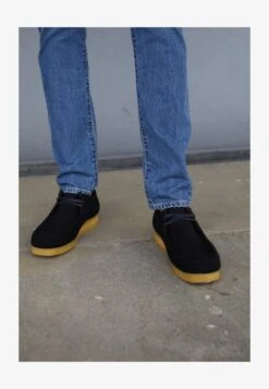 Clarks Originals WALLABEE - Sportlicher Schnürer - Black Vegan -Bekleidungsgeschäft eff8b1b477bc48f98b3fe5041f06f615