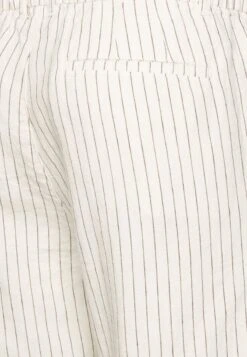 Pier One LINEN BLEND DRAWCORD SHORTS - Shorts - Off-white 10 Pier One LINEN BLEND DRAWCORD SHORTS - Shorts - Off-white -Bekleidungsgeschäft f49c7de0cfa048f4bc002dc26d1abcb2