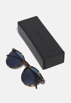 Calvin Klein UNISEX - Sonnenbrille - Vintage Havana -Bekleidungsgeschäft f5f55593023745f6b95a6b6e7cf4f5c9