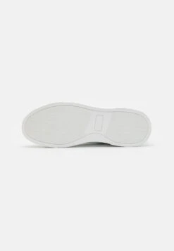 Pier One UNISEX - Sneaker Low - White -Bekleidungsgeschäft f8e8249702ff4ae595b1f702a4c7b8c5