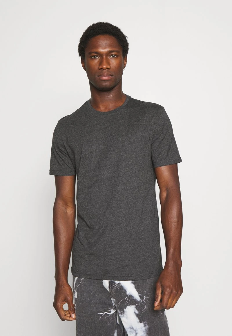 Pier One 3 PACK - T-Shirt Basic - Black/mottled Dark Grey/bordeaux 6 Pier One 3 PACK - T-Shirt Basic - Black/mottled Dark Grey/bordeaux – Bild 4