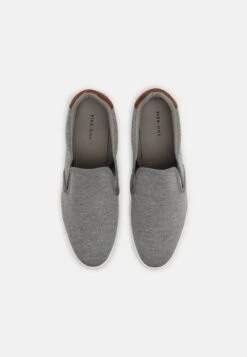 Pier One UNISEX - Slipper - Dark Grey -Bekleidungsgeschäft fd4006995ad74583bd5d996537dcc72b